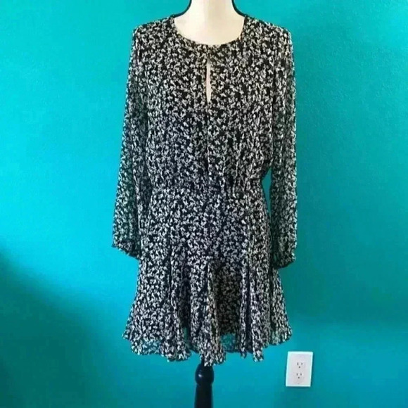 Zara light floral dress in size medium - Picture 1 of 4